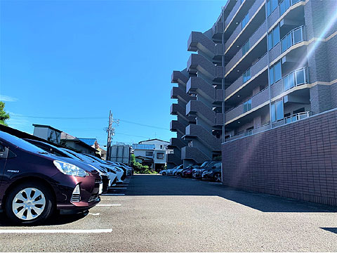 駐車場　現地平置駐車場写真