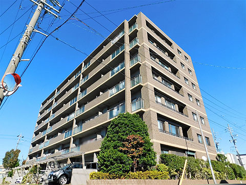 現地外観写真　建物外観写真（南側から撮影）