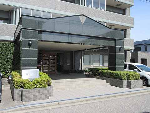 現地外観写真　正面玄関