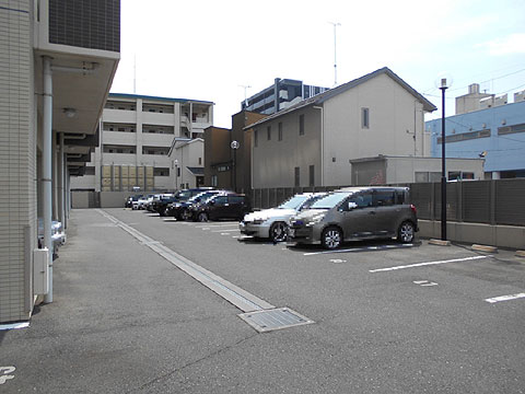 駐車場　駐車場