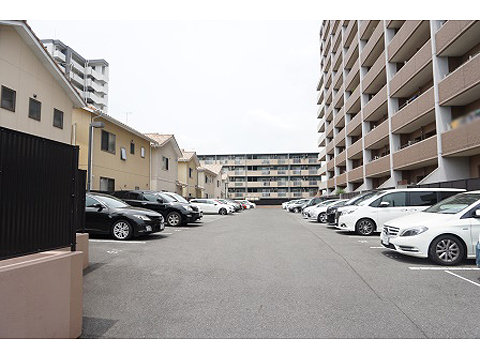 駐車場　平置駐車場１台目使用料無料