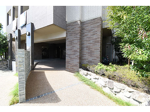 その他共用部　玄関へのスロープ