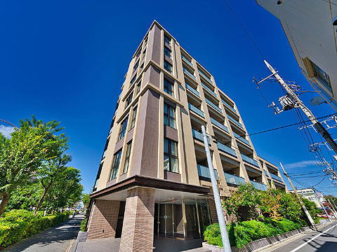 現地外観写真　２０１６年７月築、７階建ての５階部分、眺望良好