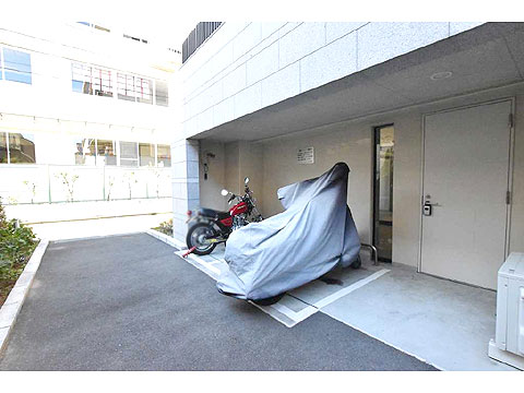 現地外観写真　バイク置き場