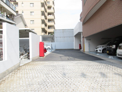 その他共用部 駐車場入口