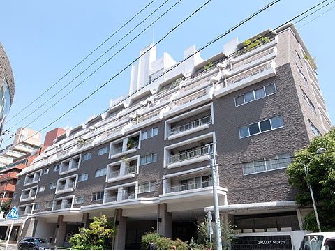現地外観写真　ヴィンテージ感漂う外観