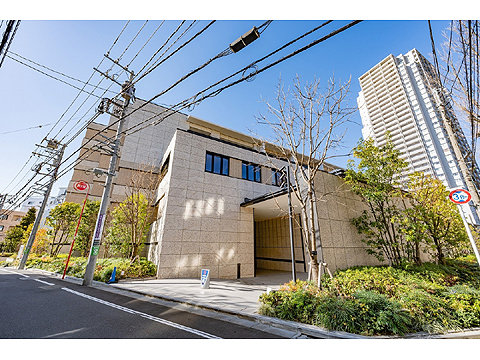 現地外観写真　2019年10月築／総戸数94戸