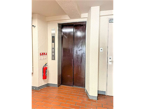 その他共用部　エレベーターホール(縦