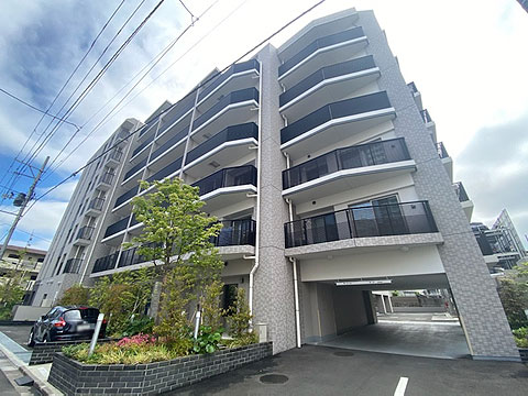 現地外観写真　⑦建物全体外観（東側）