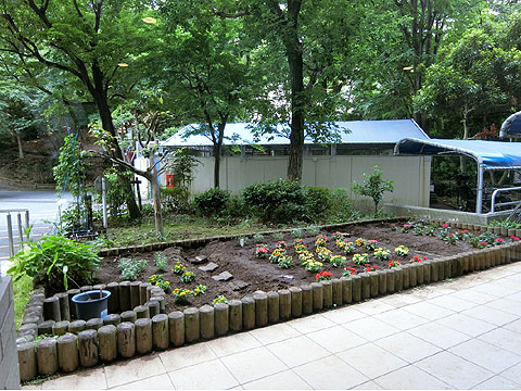 その他共用部　エントランスロビー前　植え込み
