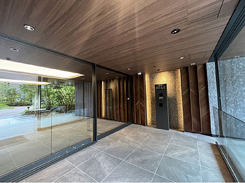 ロビー 広場ゲート側ロビー