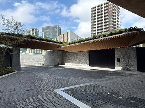 エントランス　エントランス（内側から）