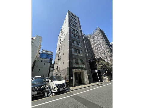 現地外観写真　グレー系タイル張りの外観デザイン