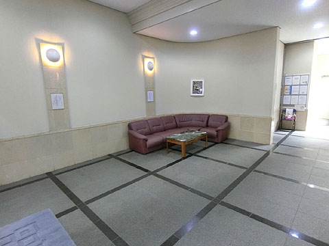 エントランス　ゆとりのある広さのエントランスホール