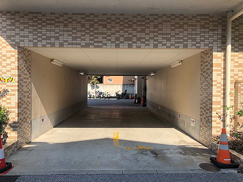 駐車場　車路