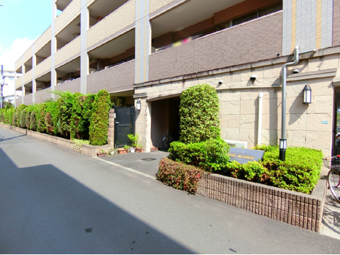 現地外観写真　建物1階部分