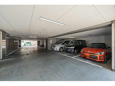 駐車場　駐車場