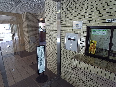 その他共用部　風除室と管理事務所