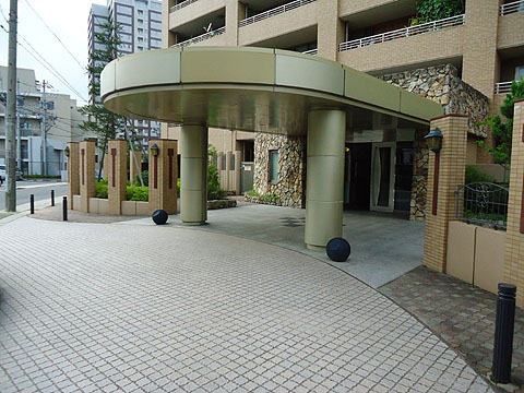 現地外観写真　建物外観〔南側〕