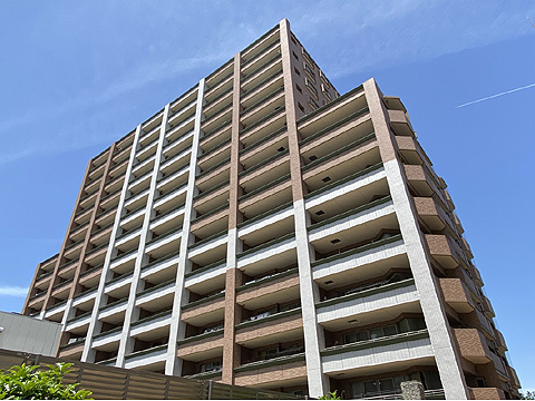現地外観写真　建物外観（南東側）