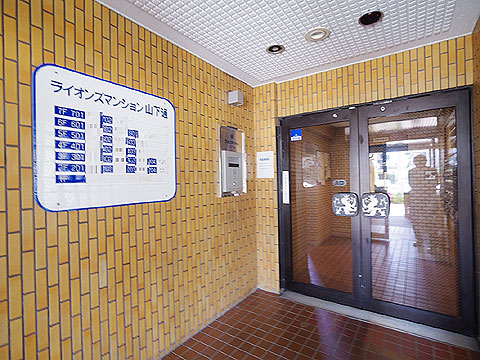 エントランス　エントランス横が地下鉄出入口で