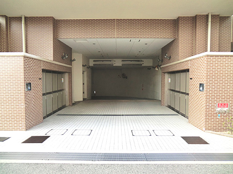駐車場　直通エレベータ付地下駐車場