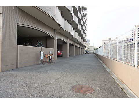 駐車場　駐車場