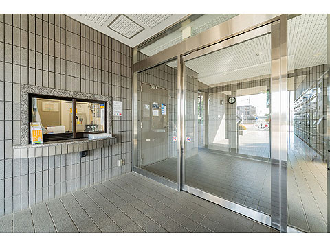 エントランス ●風除室