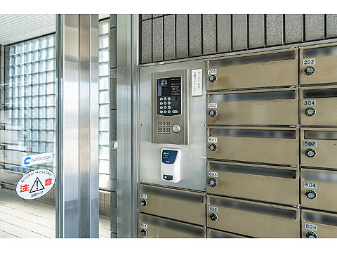 エントランス ●オートロック