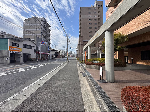 現地外観写真　前面道路