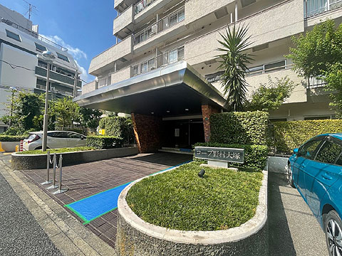 現地外観写真　エントランス外観