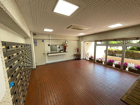 ロビー 管理員室前