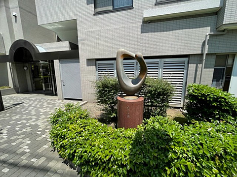 現地外観写真　モニュメント