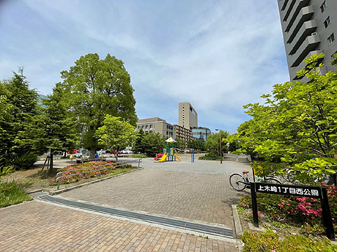 現地外観写真　敷地内公園