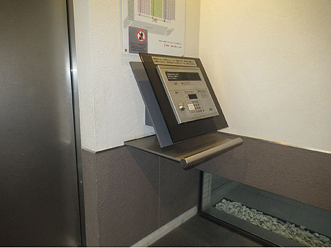 エントランス　オートロック入口