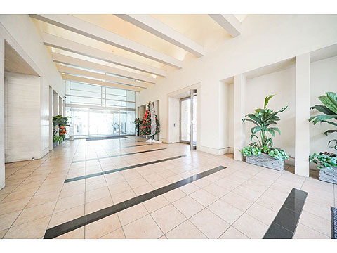 エントランス ワンダーベイシティSAZANフロントウィング1