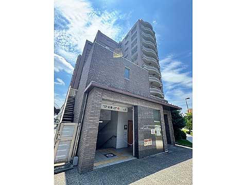 現地外観写真 地下鉄東西線「二条」駅直結