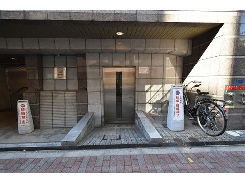 その他共用部　自転車置場入口