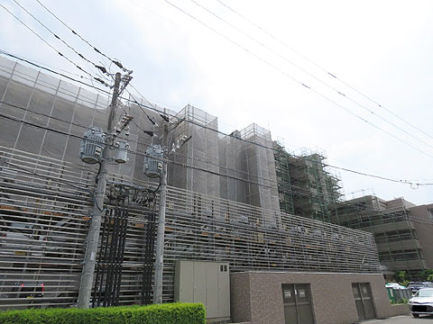 現地外観写真　大規模修繕中
