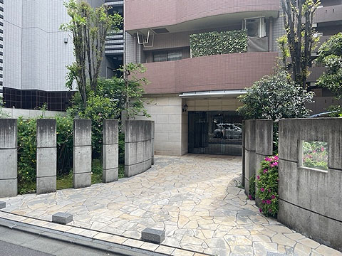 現地外観写真　エントランス外観
