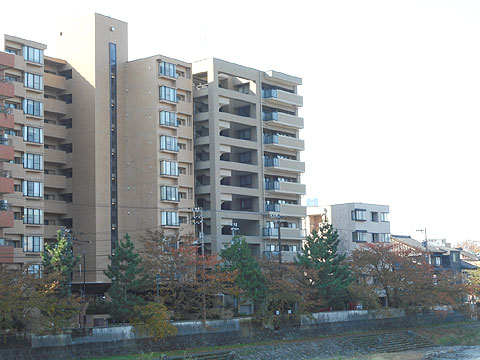 現地外観写真　マンション外観写真