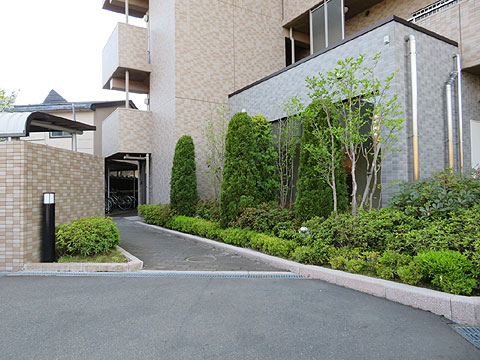 その他共用部　敷地内駐輪場入口