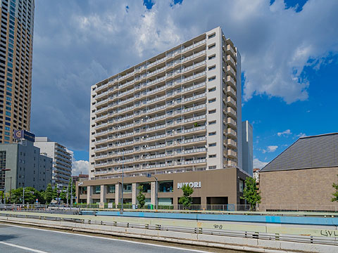 現地外観写真　外観  総戸数104戸の大規模マンション