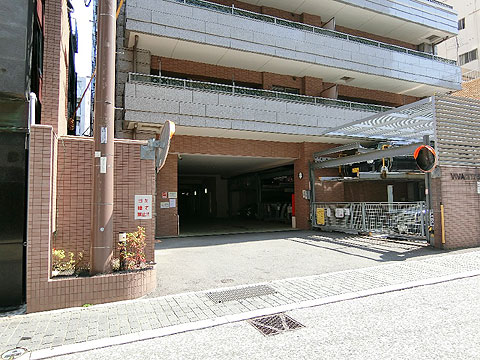 駐車場　駐車場入り口