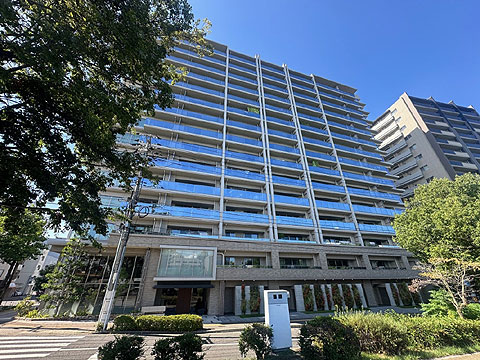 現地外観写真　元安川を望む（南東向）