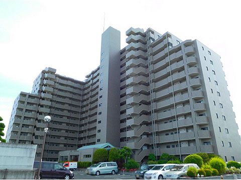 現地外観写真　総戸数181戸のマンションです