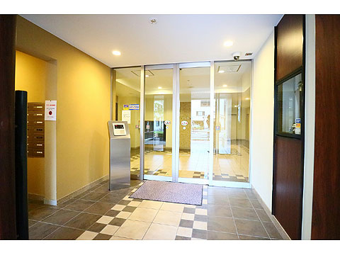 エントランス　防犯カメラ・オートロックシステムが導入されたエ