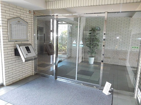 エントランス　≪エントランスホール≫　非接触型キー採用のオー