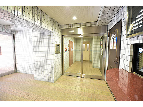 ロビー　風除室