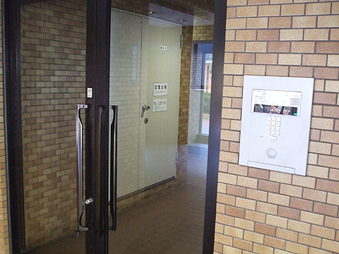 その他共用部　エントランスはオートロックになっています。非接
